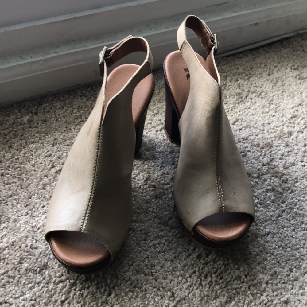 Korks platform slingback peep toe tan mules worn once